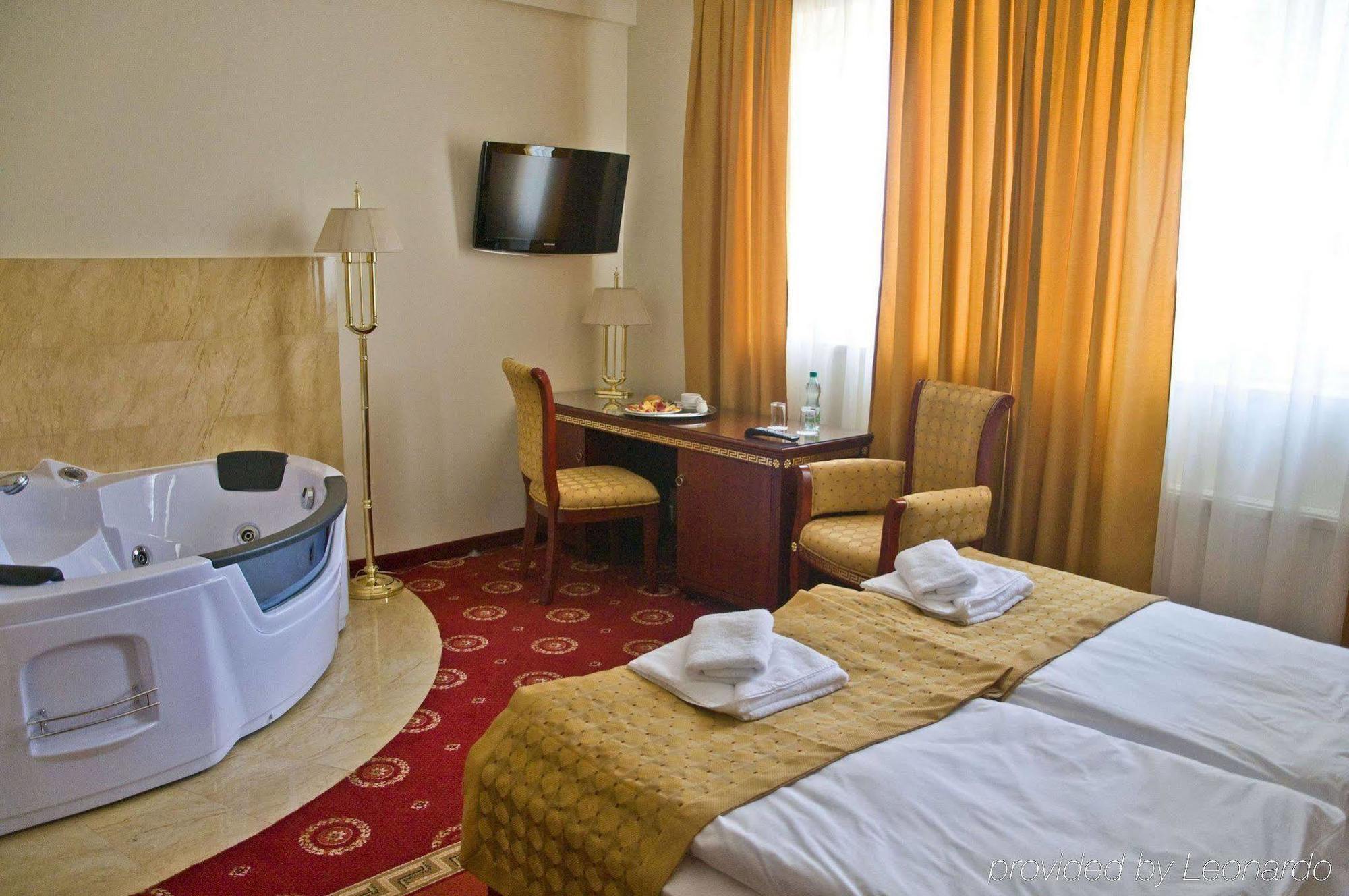 Hotel Holiday Park Varsó Szoba fotó